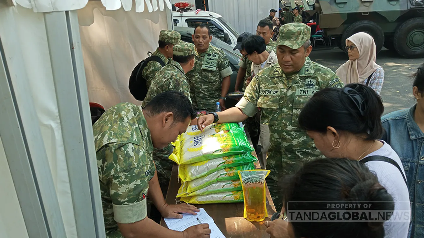 Bazar Murah HUT TNI di SLG Kediri Diserbu Warga