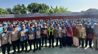 Polisi Pengasuh Siswa Polsek Plemahan Kediri